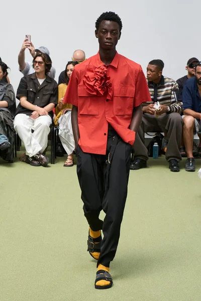 Look 18